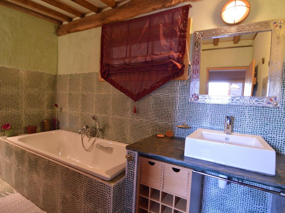 Enchanting Cottage With Terrace Garden アモワール エクステリア 写真